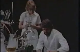 XXX لزبین ها از استراپون سكس سوري اجنبي استفاده می کنند