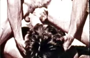XXX دو زن سیاه پوست یک مرد مقطع سكس سوري دارند