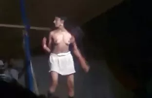 XXX انتخاب جنس عمومی برای یک سكس سوري بالحمام زوج جوان