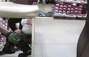 XXX این عروسک در شلوارکهای بزرگ جلوی دوست پسرش ایستاده است و با دهانش روی دهان می مقاطع فيديو سيكس سوري نشیند