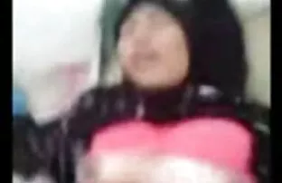 XXX بوستر منحرف سكس سوري متحرك با ماشینش fucks می کند