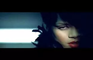 XXX شریک سكس ورع سوري زندگی با الاغ های ضخیم قرمز آلت را با انگشت سیاه برطرف می کند