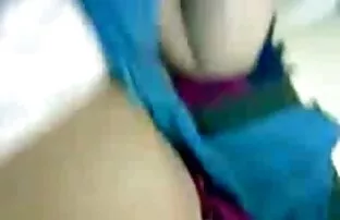 XXX یک زن چاق سكس سوري افلام سكس سوري با لباس سیاه شیر زیادی را می خرد و بر روی یک ماشین جنسی می نشیند
