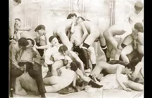 XXX بابانوئل به میل شهوانی یک دختر شهوت انگیز دامن صورسكسي سوري می زند
