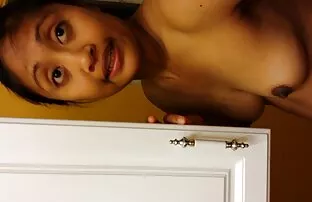 XXX یک بلوند شلوغ شلوغ در محل کار سكي سوري ماند تا با رئیس خود رابطه جنسی برقرار کند