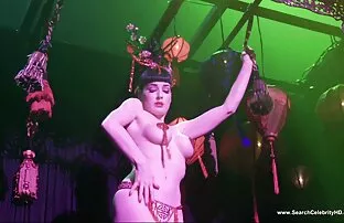 XXX جبهه در توانایی لعنتی با دخترش رقابت می کند افلام سكس سوري محارم