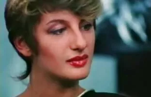 XXX مردی که عینک خود را با سكس شباب سوري یک جسم کوچک می پوشاند ، با او رابطه جنسی دارد