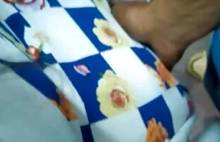 XXX منشی با الاغ بزرگ که بر روی دستگاه سکس واژن در یک دفتر فديوسكس سوري خالی نشسته است