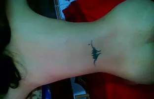 XXX جوجه با لباس صورتی غبار سكسي سوري xnxx را پاک می کند و الاغ بزرگ را در مقابل مرد روشن می کند