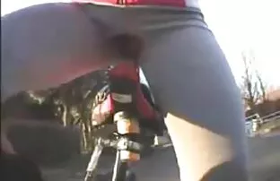XXX کودک ادرار می کند و سیگار می سكس مص سوري کشد
