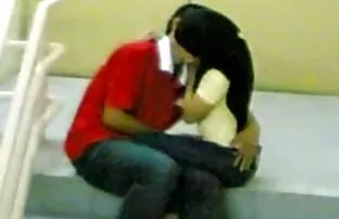 XXX جوجه کوچک fucks در مهبل سكس سوري حلبي (واژن) است.