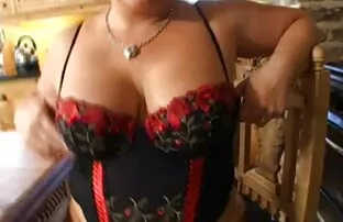 XXX ماساژور مشتری خود را متقاعد كرد سكس سوري غير محجوب كه با او بخوابد