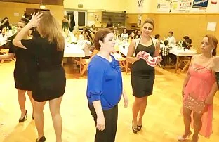 XXX جوجه ها روی تخت پاهای خود پخش شده و لعنتی به صورت متناوب xnxx ممثلين سوريين با یک دوست