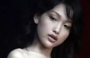 XXX یک بلوند مقرون به صرفه در روغن سوراخ تراشیده شده قصص سكس محارم سوري بر روی طاس نر را می کشد