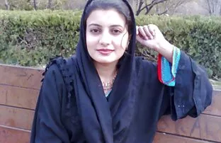 XXX یک دانشجوی جوان او را ترک کرد که شب دوست پسر سكسي سوري xnxx خود را پمپ کرد